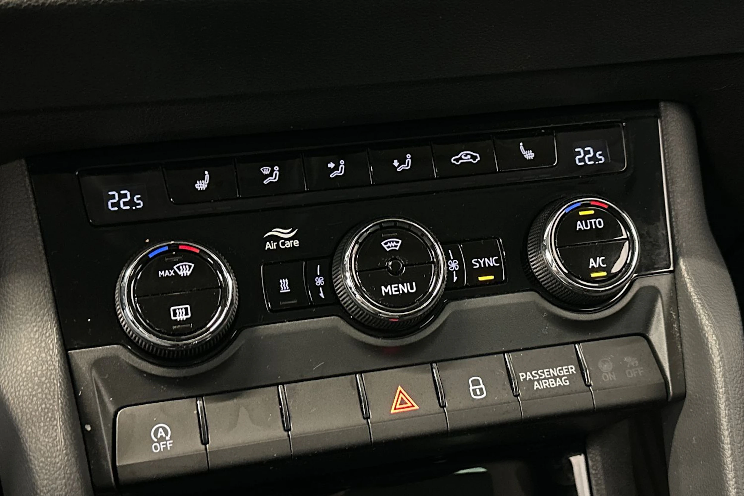 harmaa Skoda Karoq 2023 kuva 21.