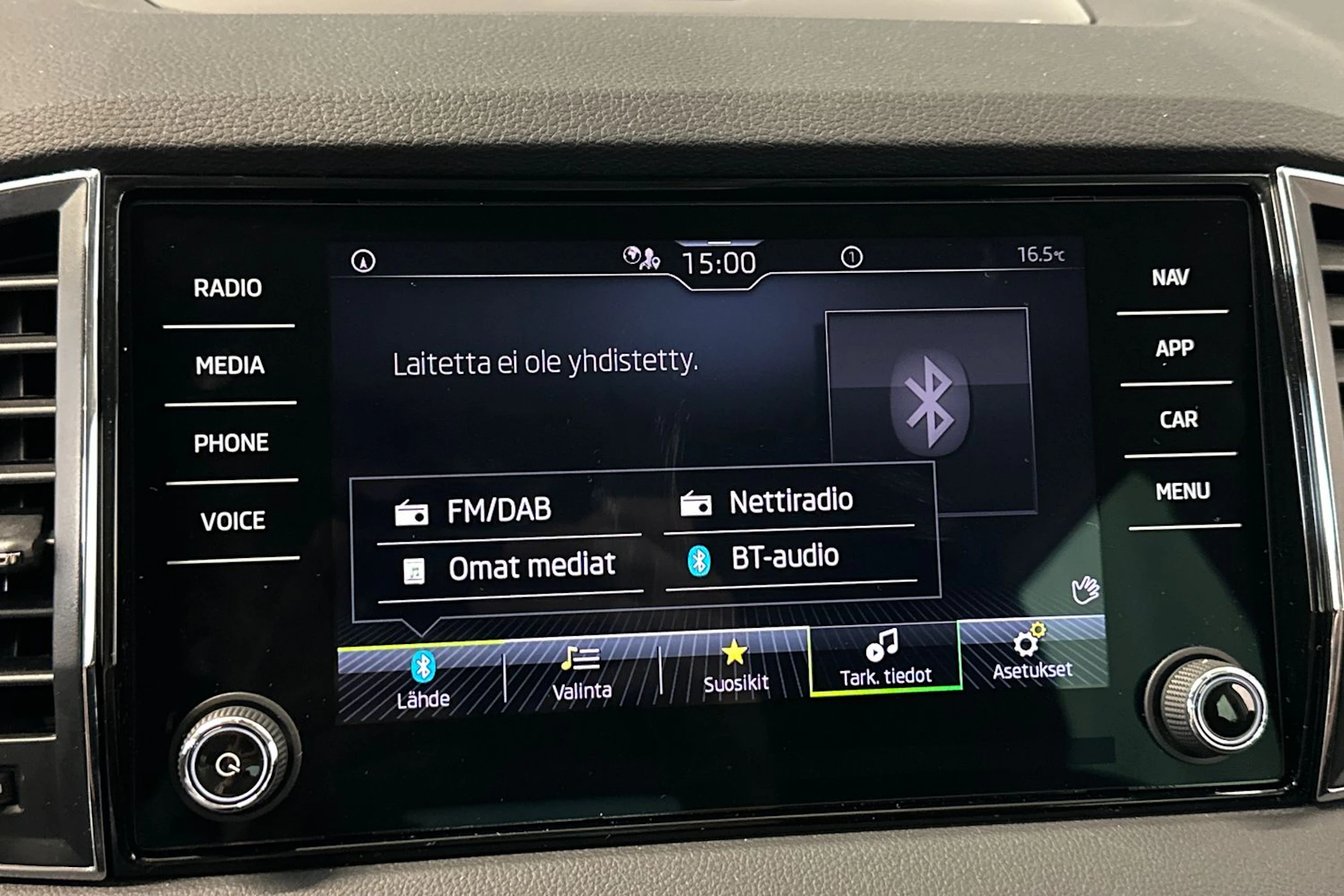harmaa Skoda Karoq 2023 kuva 22.