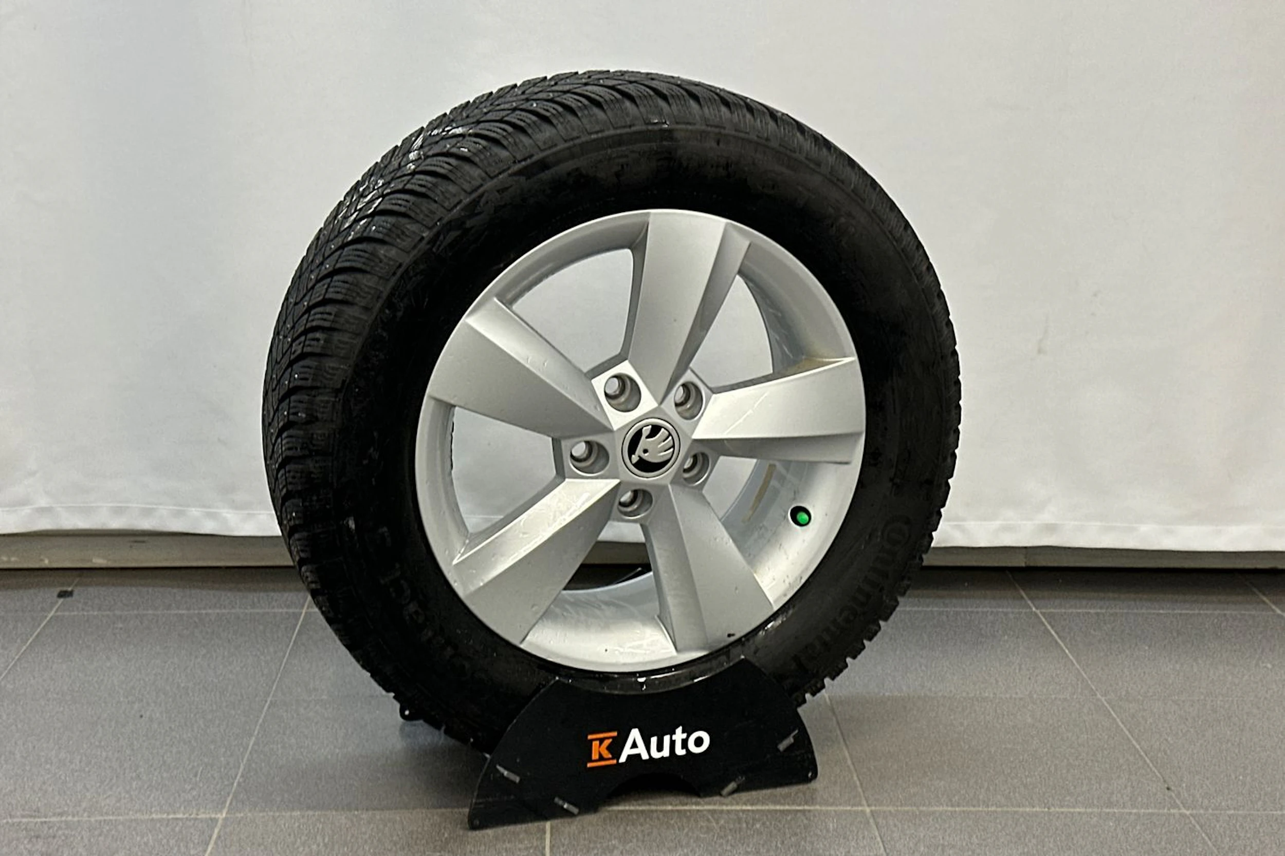 harmaa Skoda Karoq 2023 kuva 28.