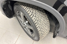 musta Skoda Karoq 2023 kuva 13.