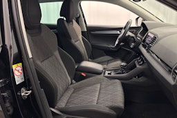 musta Skoda Karoq 2023 kuva 15.