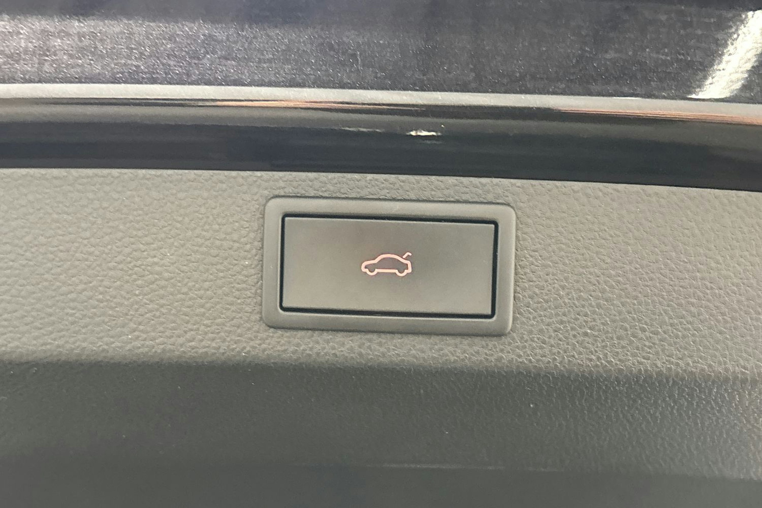 musta Skoda Karoq 2023 kuva 16.