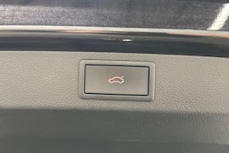 musta Skoda Karoq 2023 kuva 16.