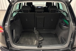 musta Skoda Karoq 2023 kuva 17.