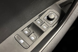 musta Skoda Karoq 2023 kuva 18.