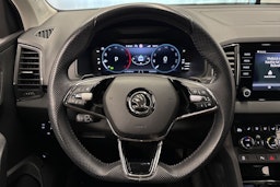 musta Skoda Karoq 2023 kuva 21.