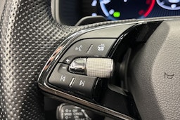 musta Skoda Karoq 2023 kuva 22.