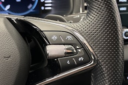 musta Skoda Karoq 2023 kuva 23.