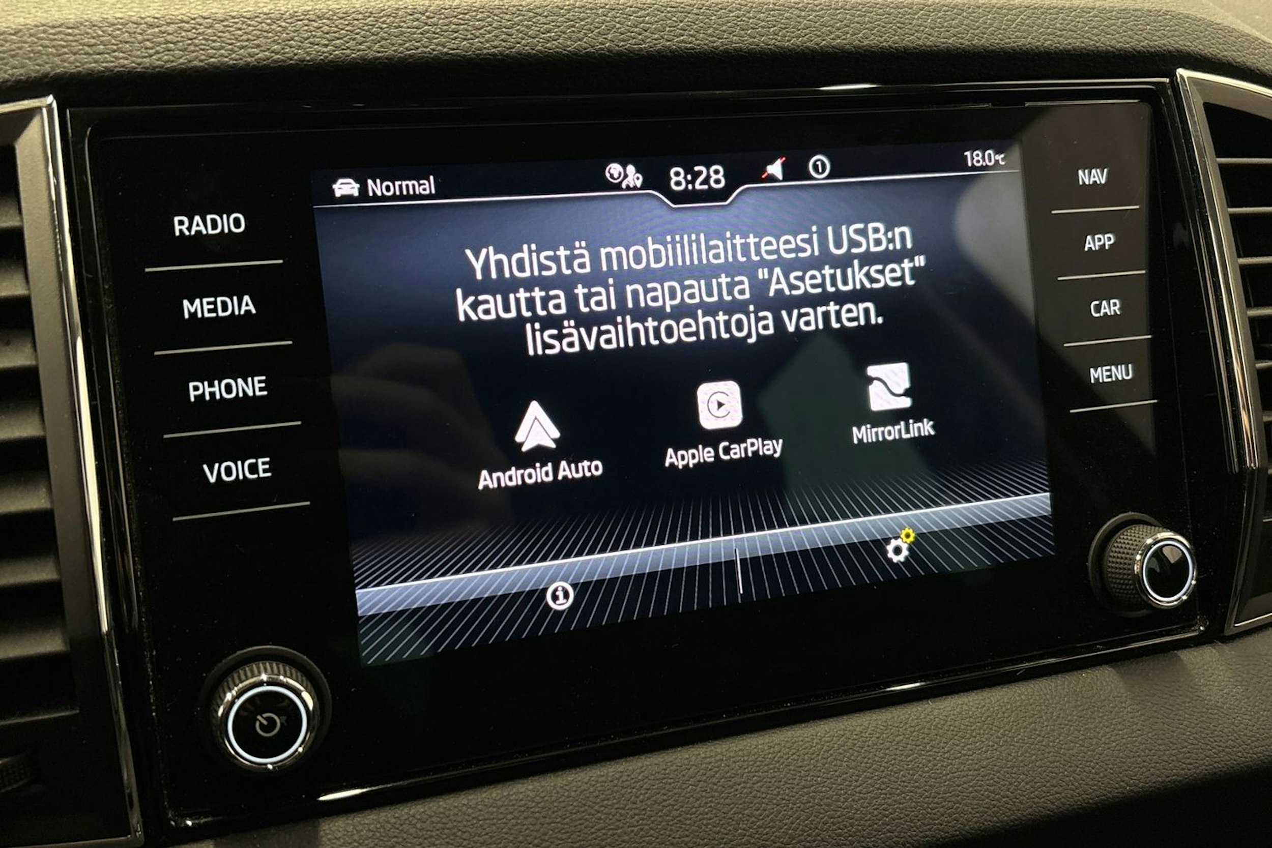 musta Skoda Karoq 2023 kuva 25.