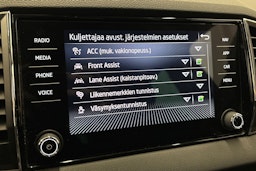 musta Skoda Karoq 2023 kuva 27.