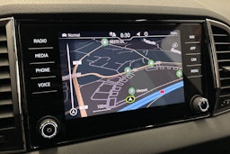 musta Skoda Karoq 2023 kuva 28.