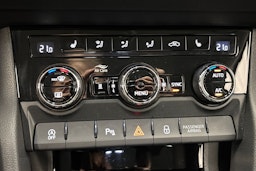 musta Skoda Karoq 2023 kuva 30.