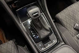 musta Skoda Karoq 2023 kuva 31.