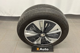 musta Skoda Karoq 2023 kuva 32.