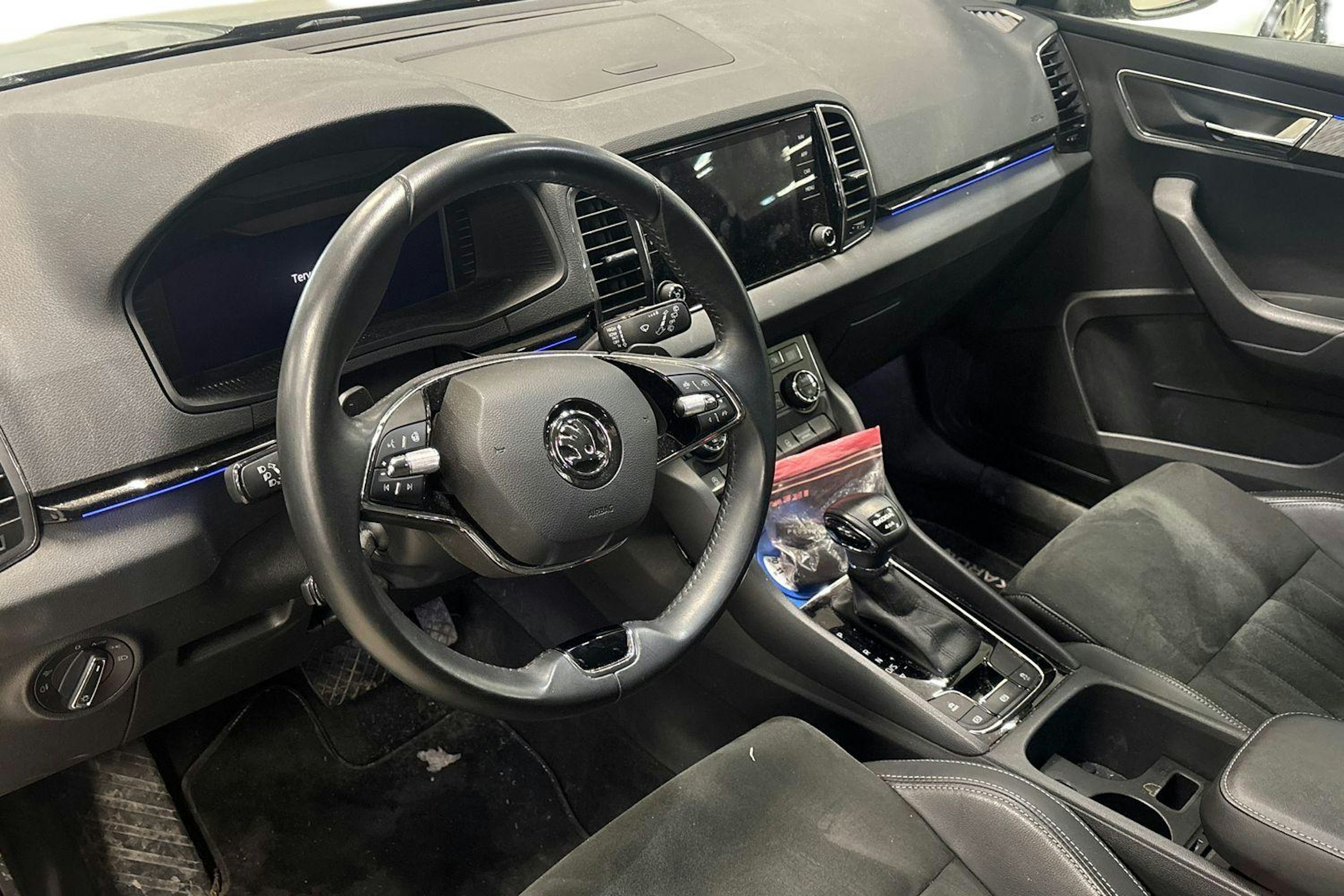 musta Skoda Karoq 2023 kuva 3.