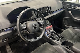 musta Skoda Karoq 2023 kuva 3.