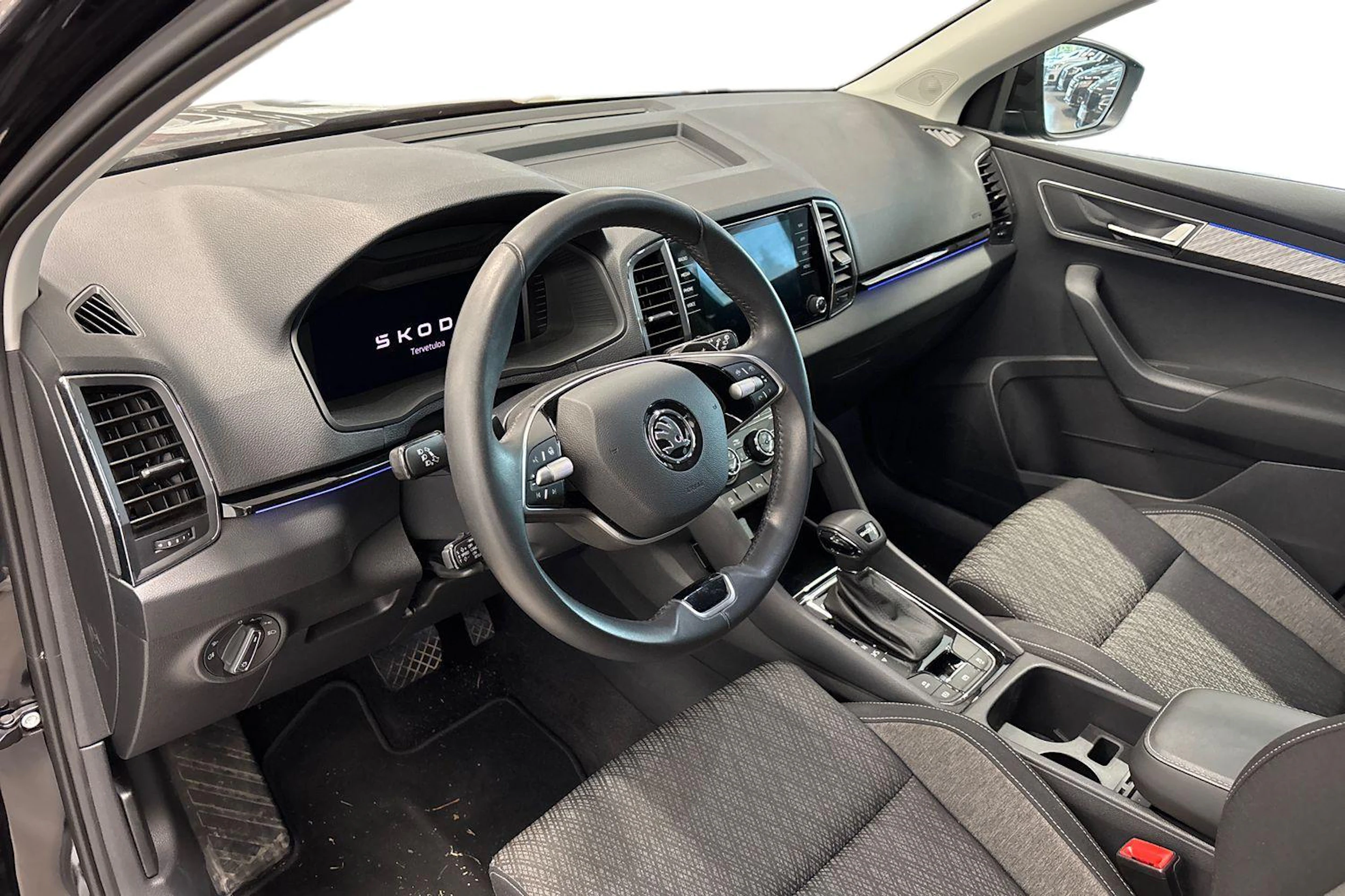 musta Skoda Karoq 2025 kuva 3.