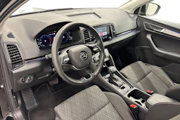 musta Skoda Karoq 2025 kuva 6.