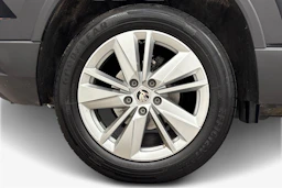 musta Skoda Karoq 2025 kuva 9.