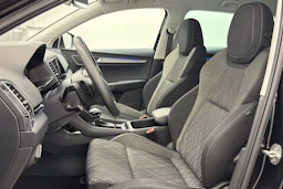musta Skoda Karoq 2025 kuva 11.