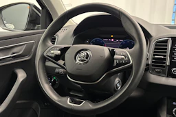 musta Skoda Karoq 2025 kuva 12.