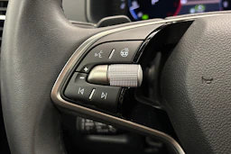 musta Skoda Karoq 2025 kuva 13.