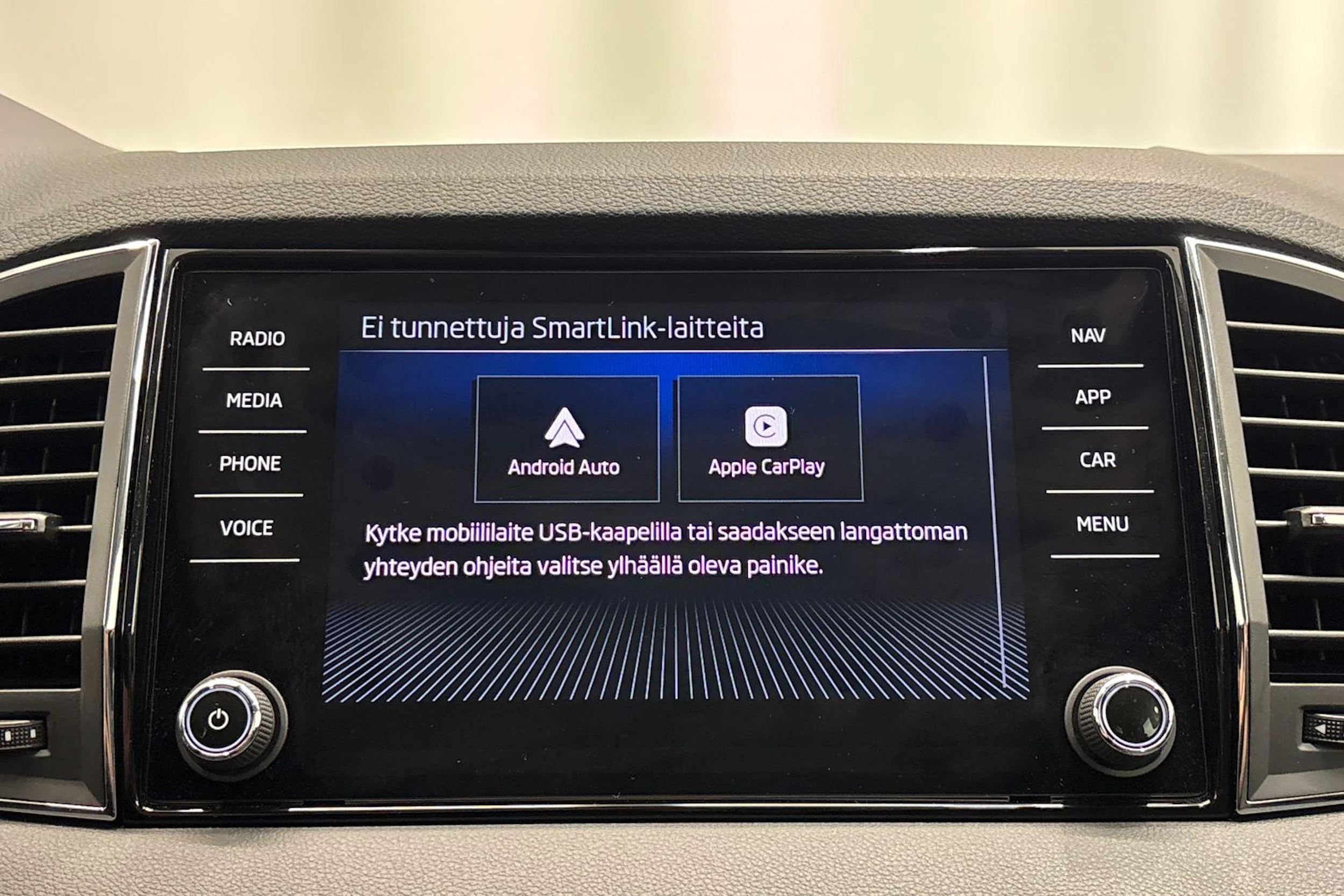 musta Skoda Karoq 2025 kuva 19.