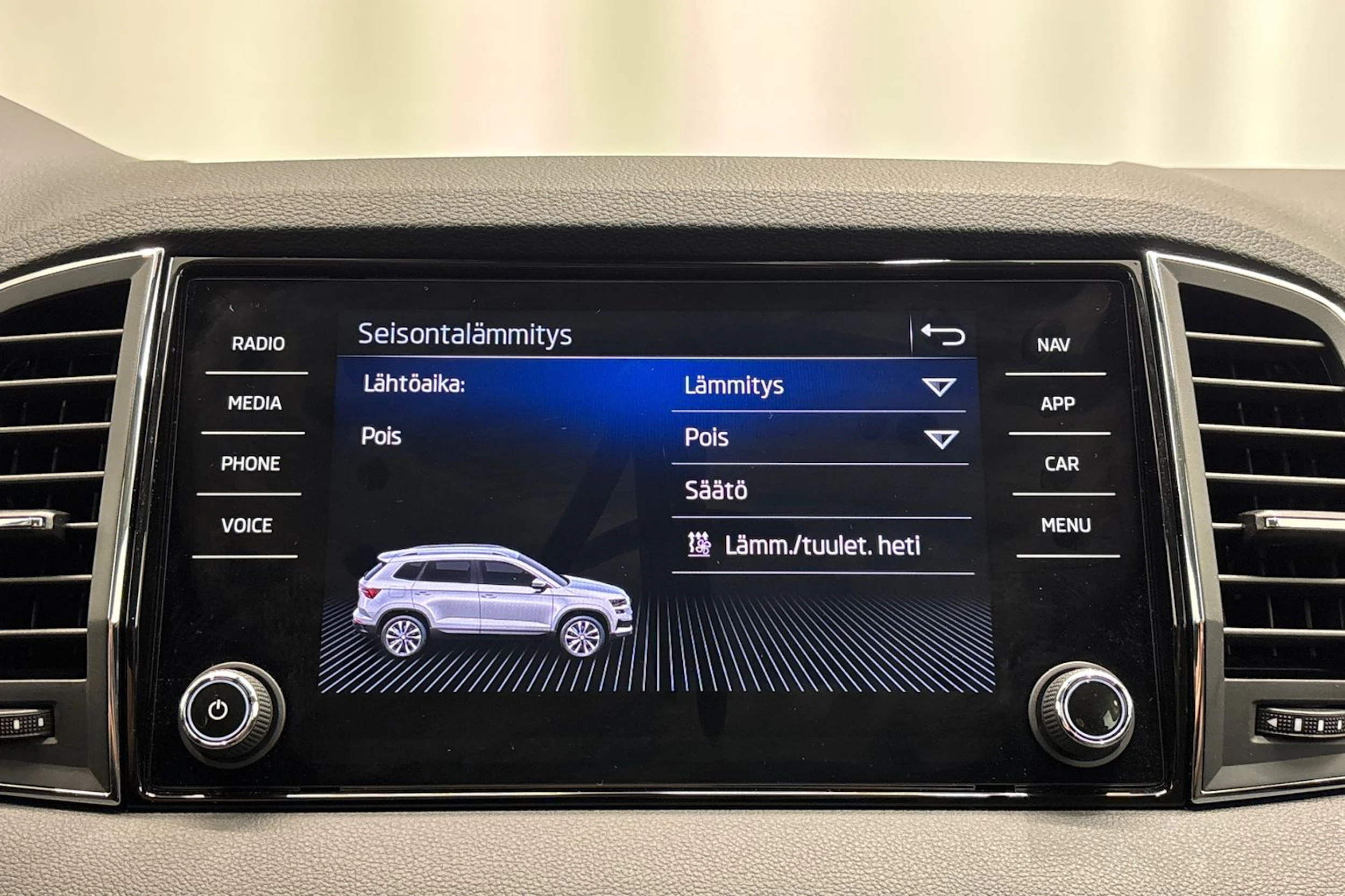 musta Skoda Karoq 2025 kuva 21.