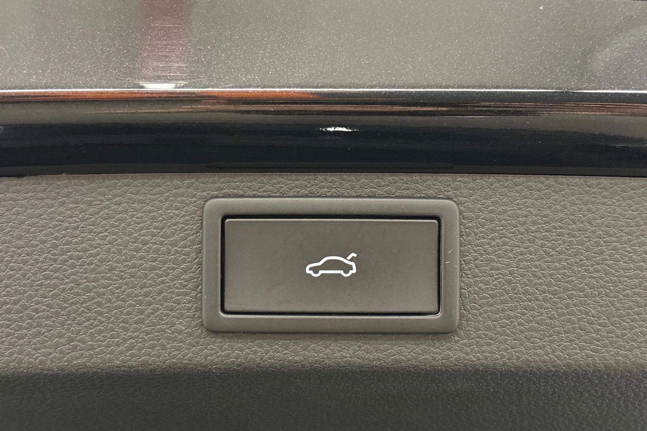 musta Skoda Karoq 2025 kuva 24.