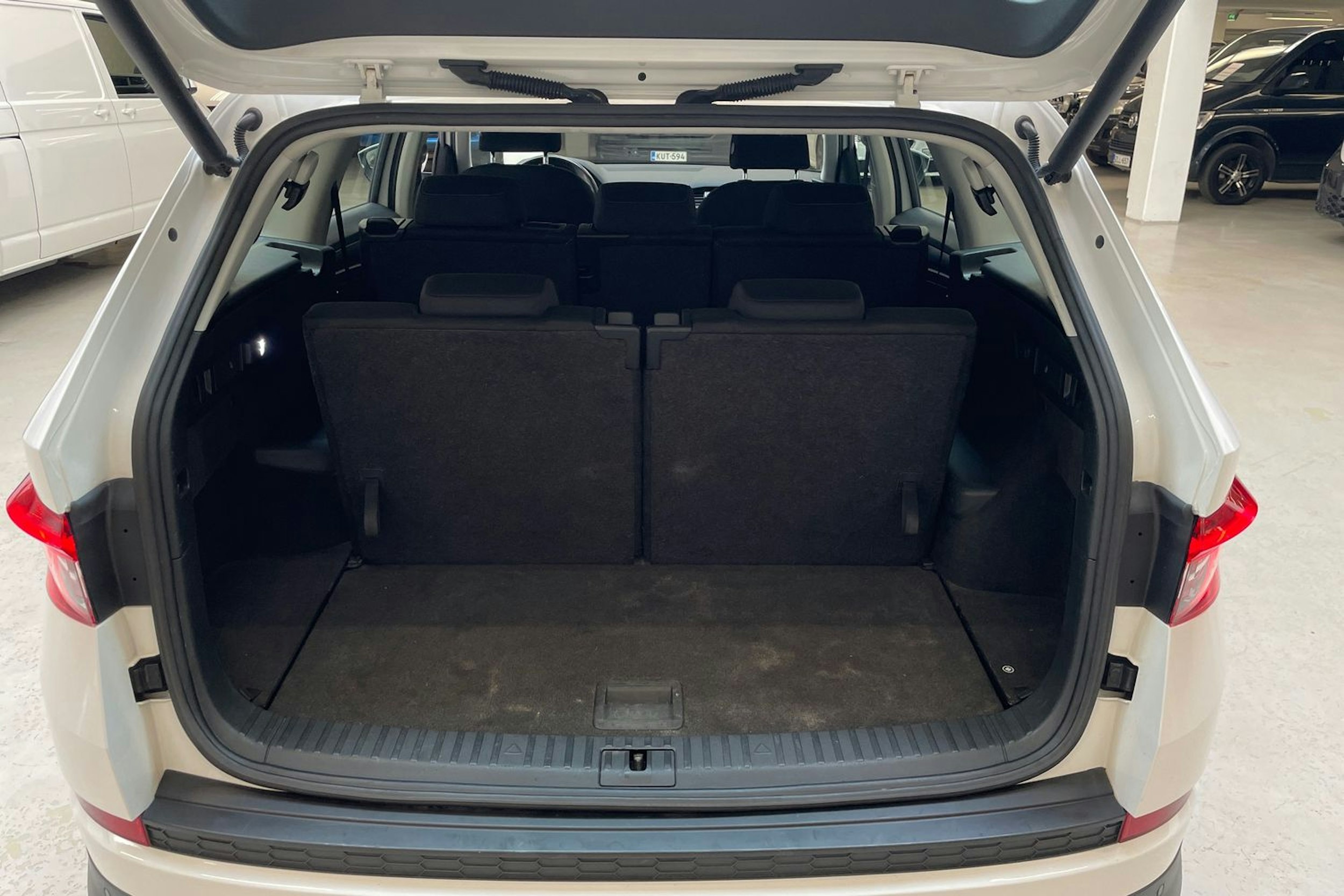 valkoinen Skoda Kodiaq 2017 kuva 12.