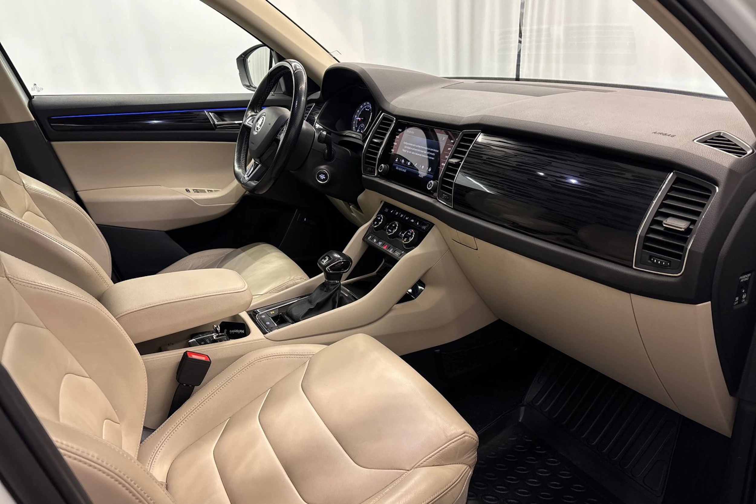 valkoinen Skoda Kodiaq 2017 kuva 16.