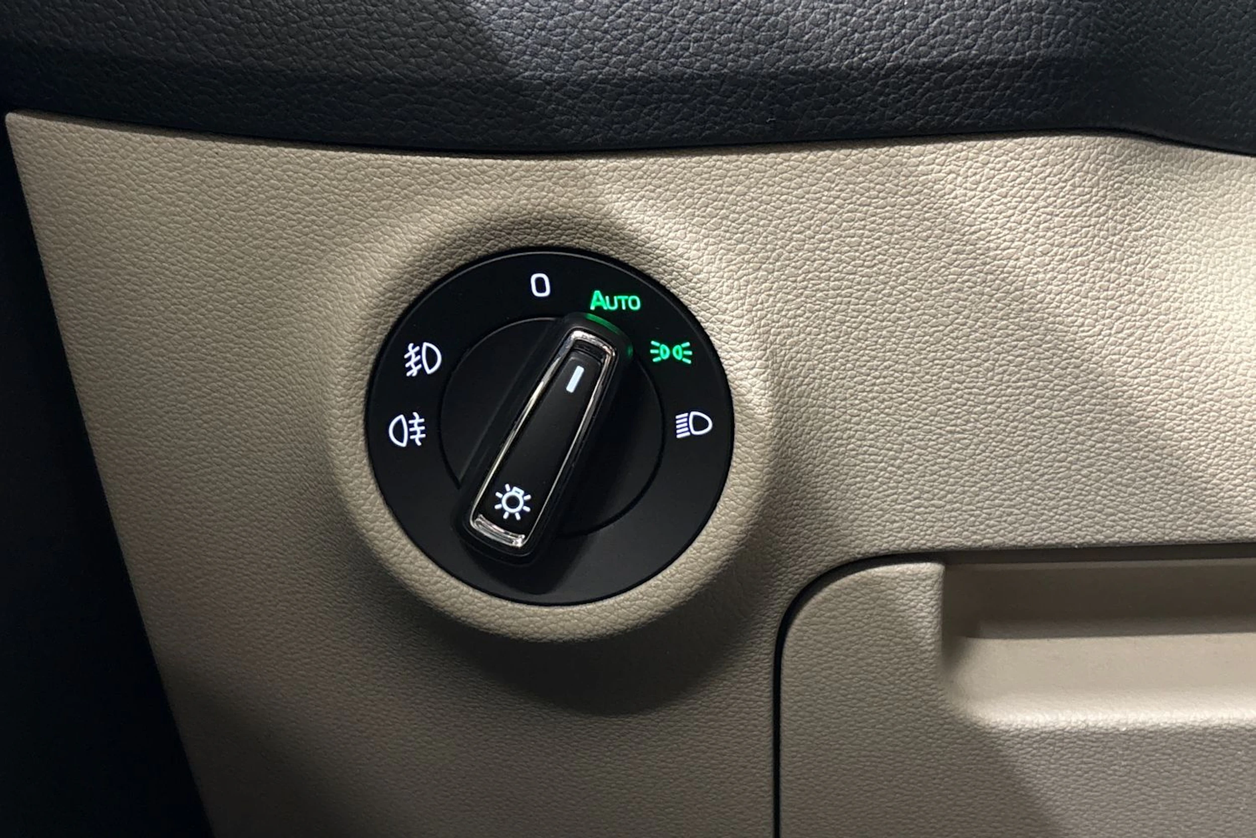 valkoinen Skoda Kodiaq 2017 kuva 23.