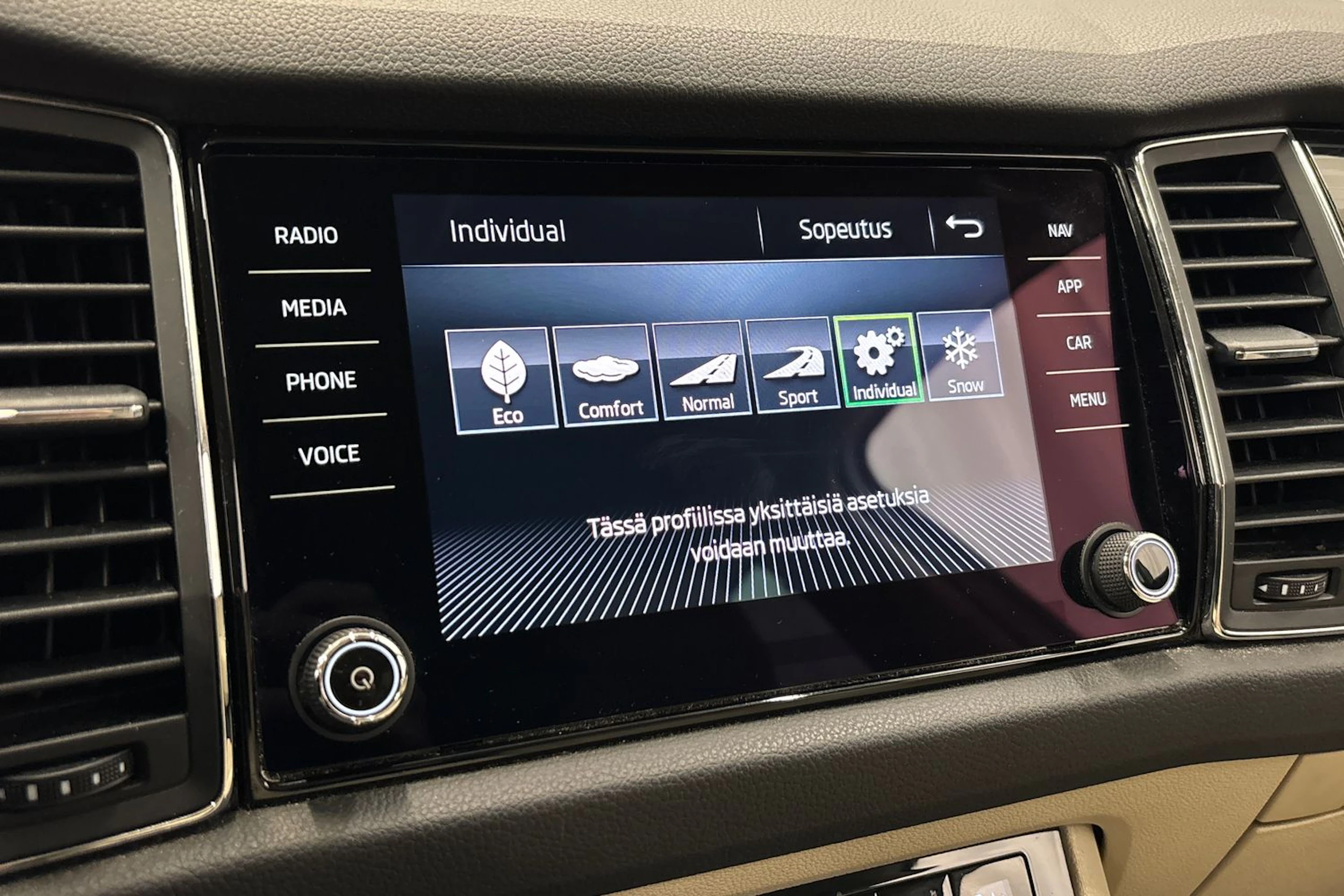 valkoinen Skoda Kodiaq 2017 kuva 34.