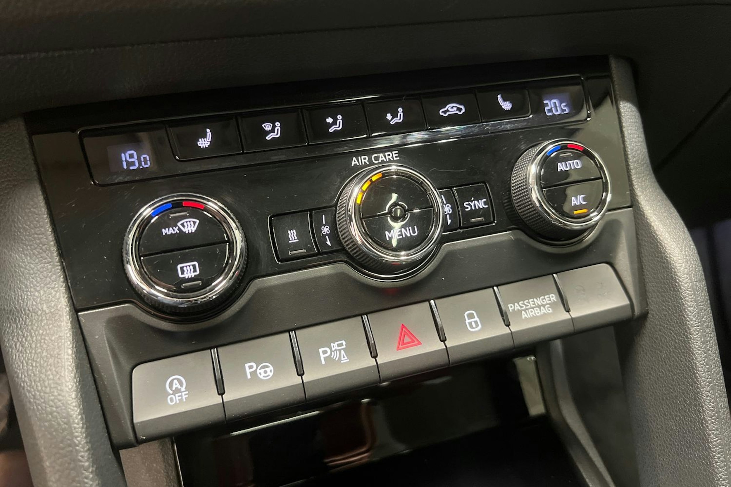 valkoinen Skoda Kodiaq 2017 kuva 15.