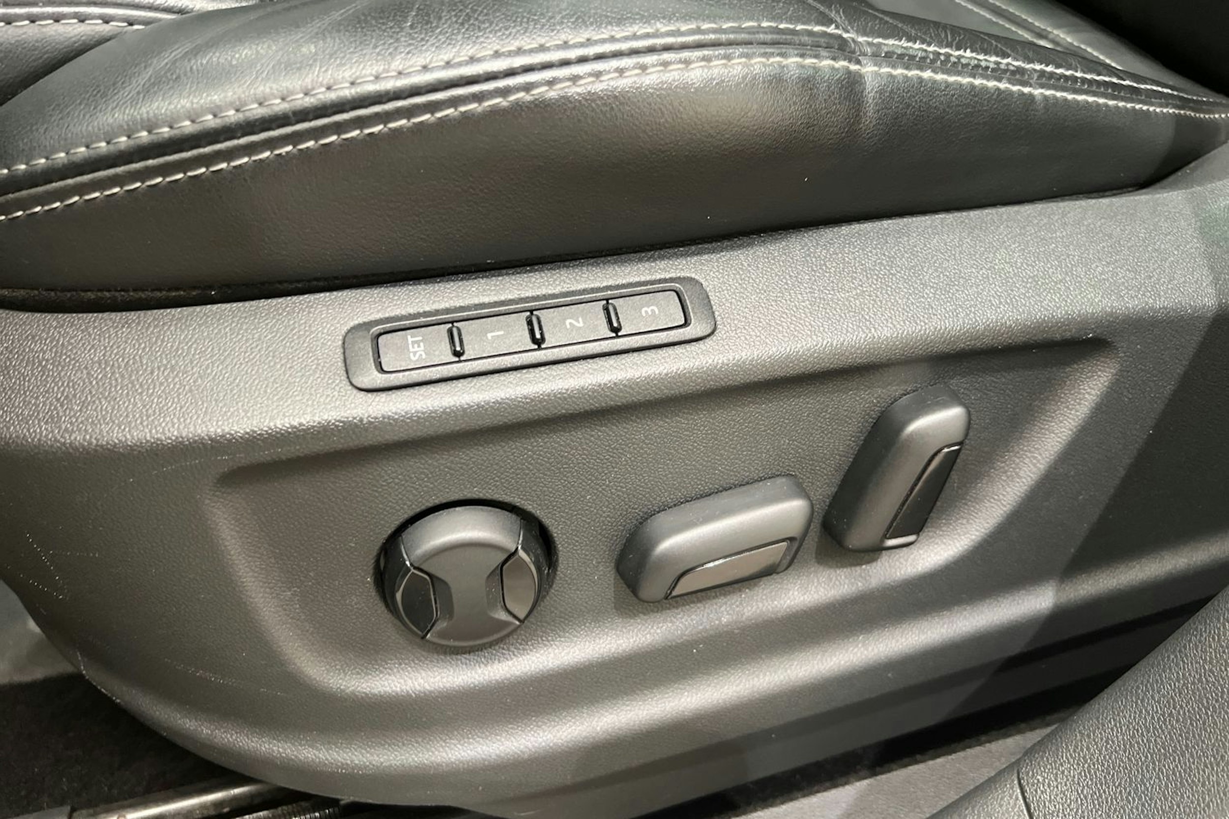 valkoinen Skoda Kodiaq 2017 kuva 18.