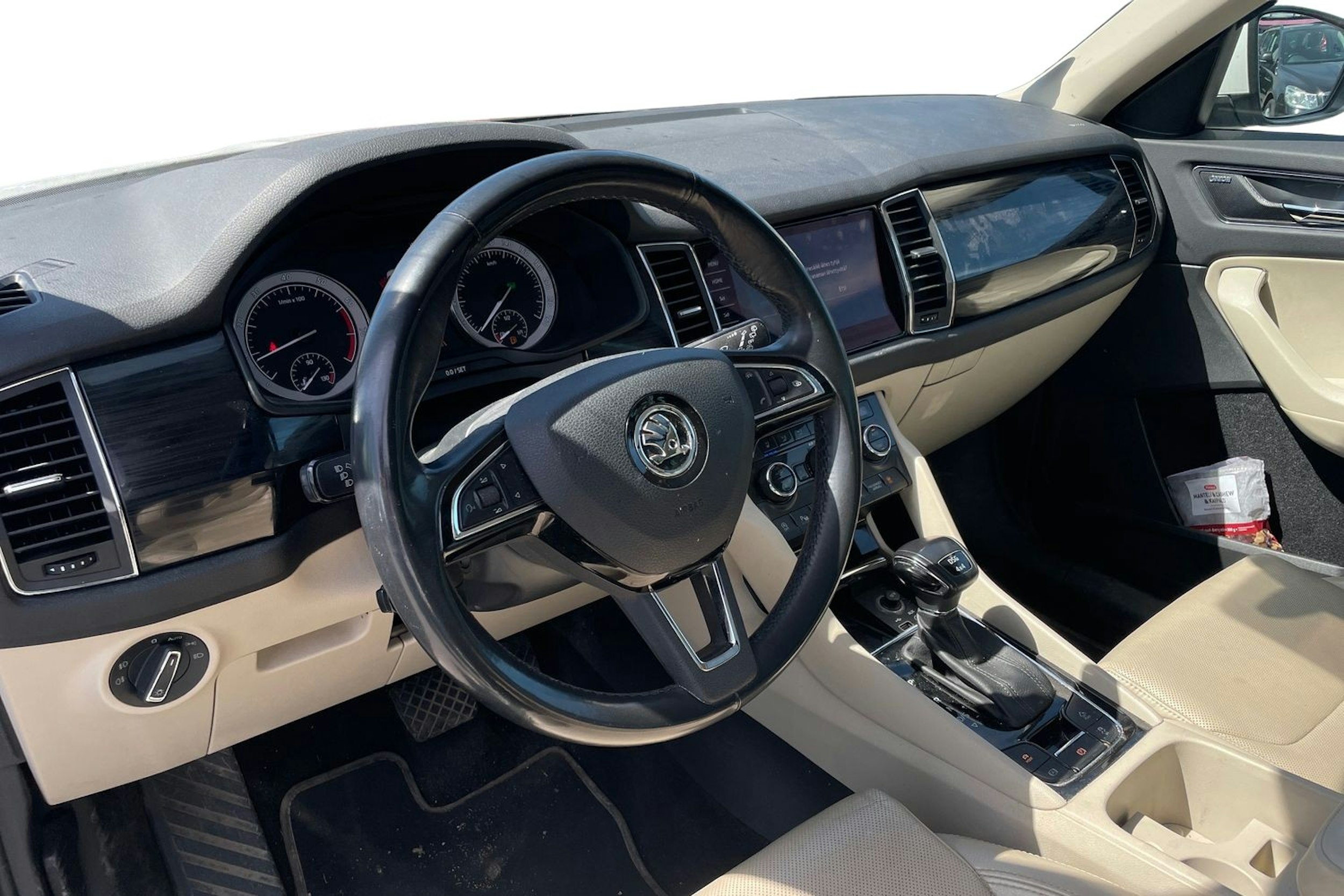valkoinen Skoda Kodiaq 2017 kuva 3.