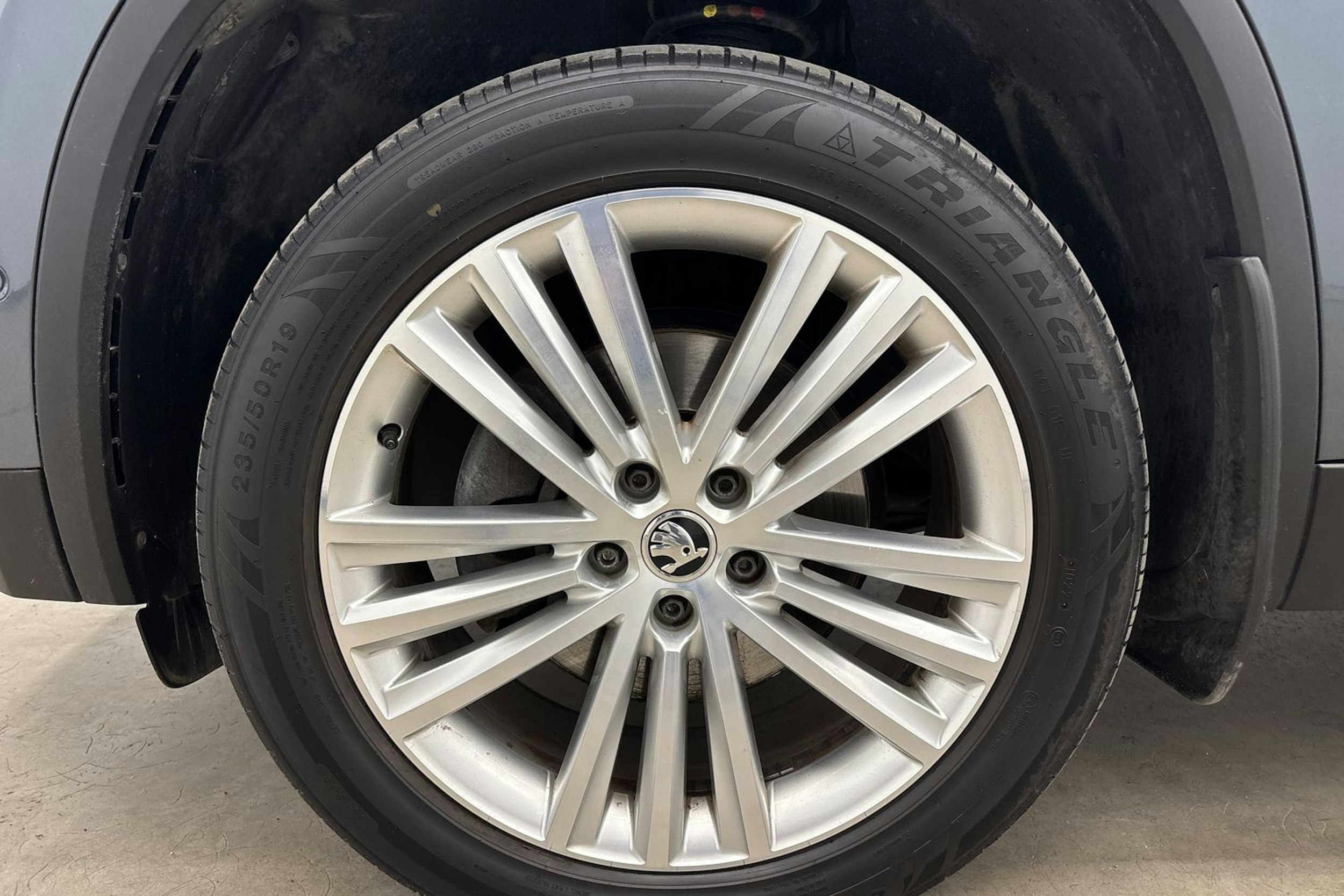 met. harmaa Skoda Kodiaq 2017 kuva 13.