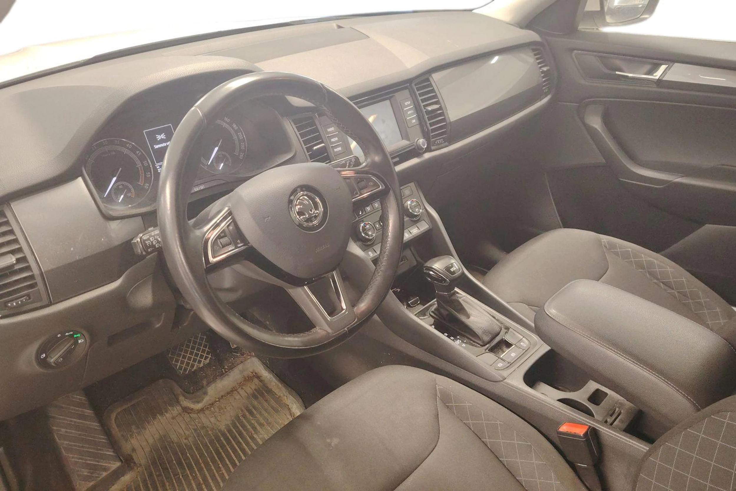 Valkoinen Skoda KODIAQ 2017 kuva 3.