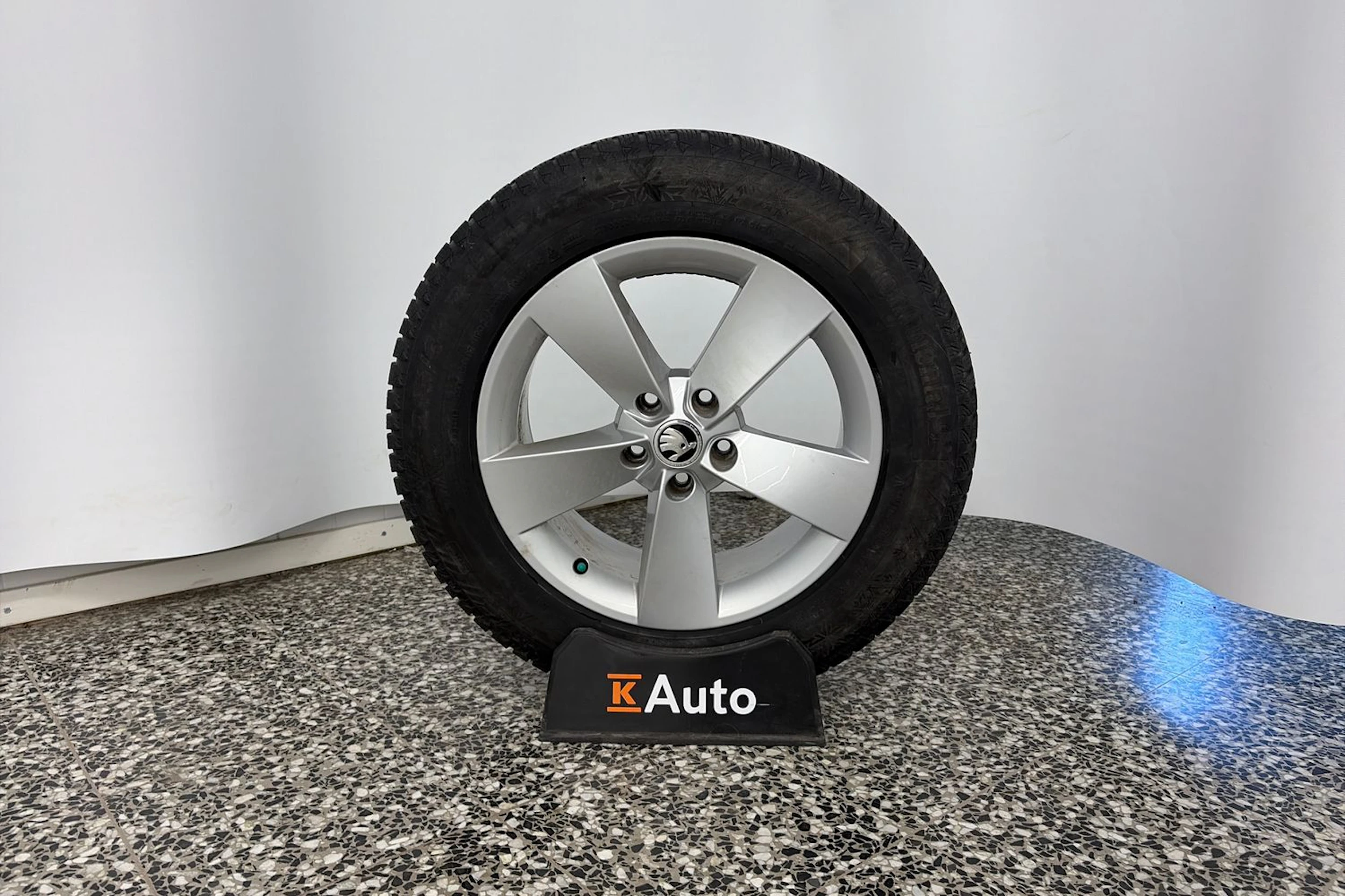 Valkoinen Skoda KODIAQ 2018 kuva 10.