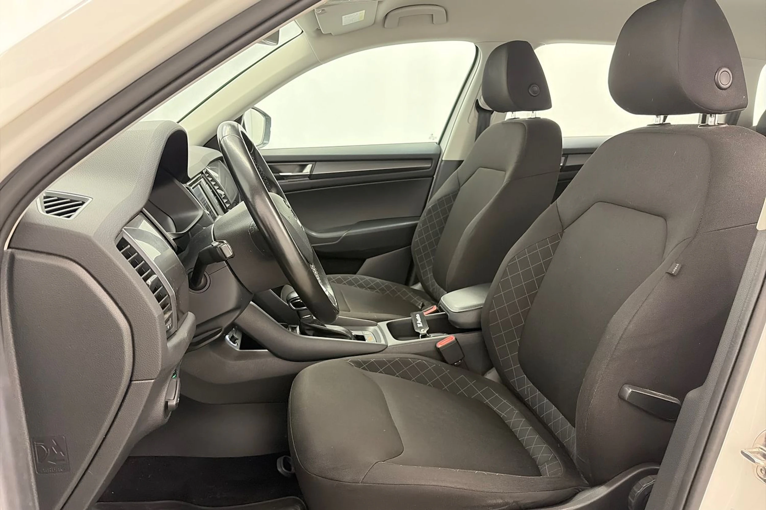 Valkoinen Skoda KODIAQ 2018 kuva 13.