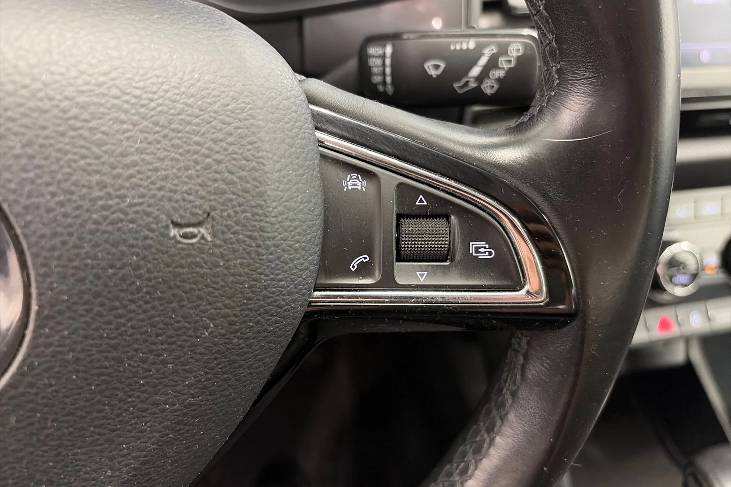 Valkoinen Skoda KODIAQ 2018 kuva 15.