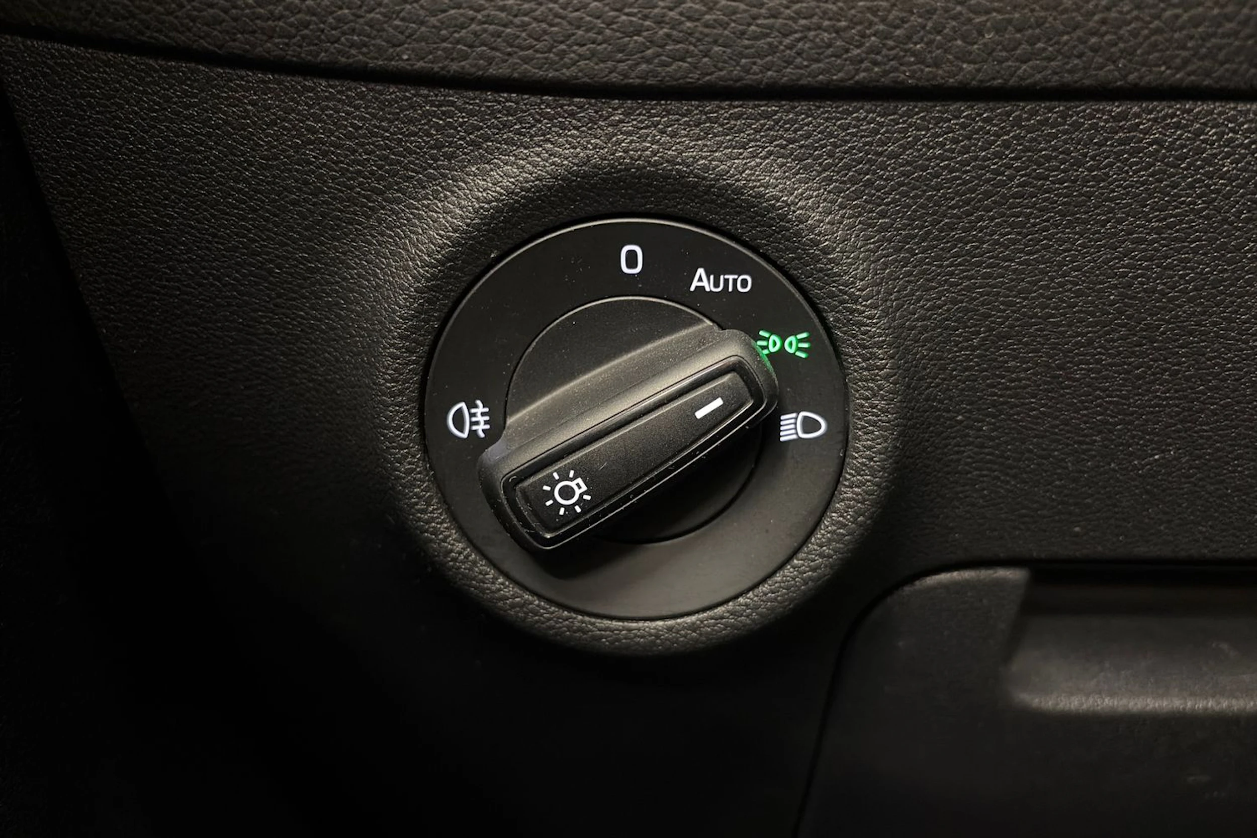 Valkoinen Skoda KODIAQ 2018 kuva 22.