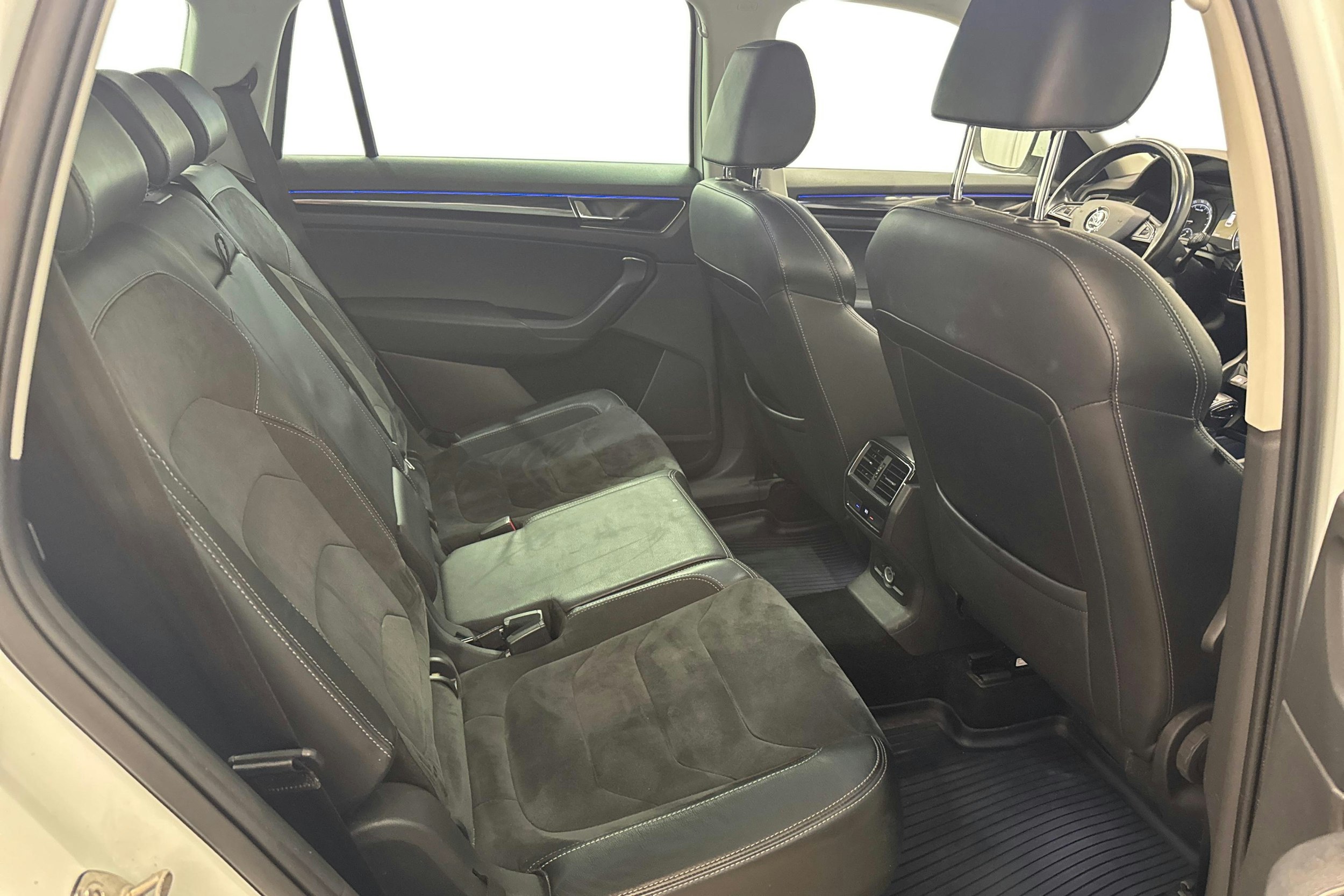 valkoinen Skoda Kodiaq 2017 kuva 8.