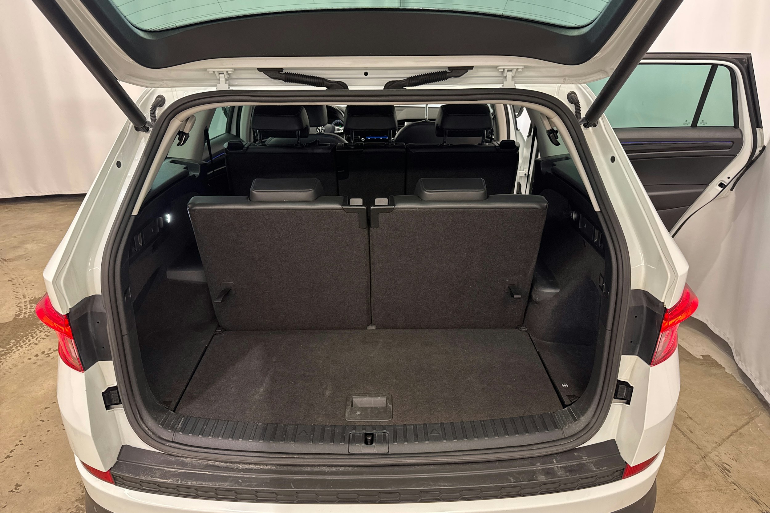 valkoinen Skoda Kodiaq 2017 kuva 12.