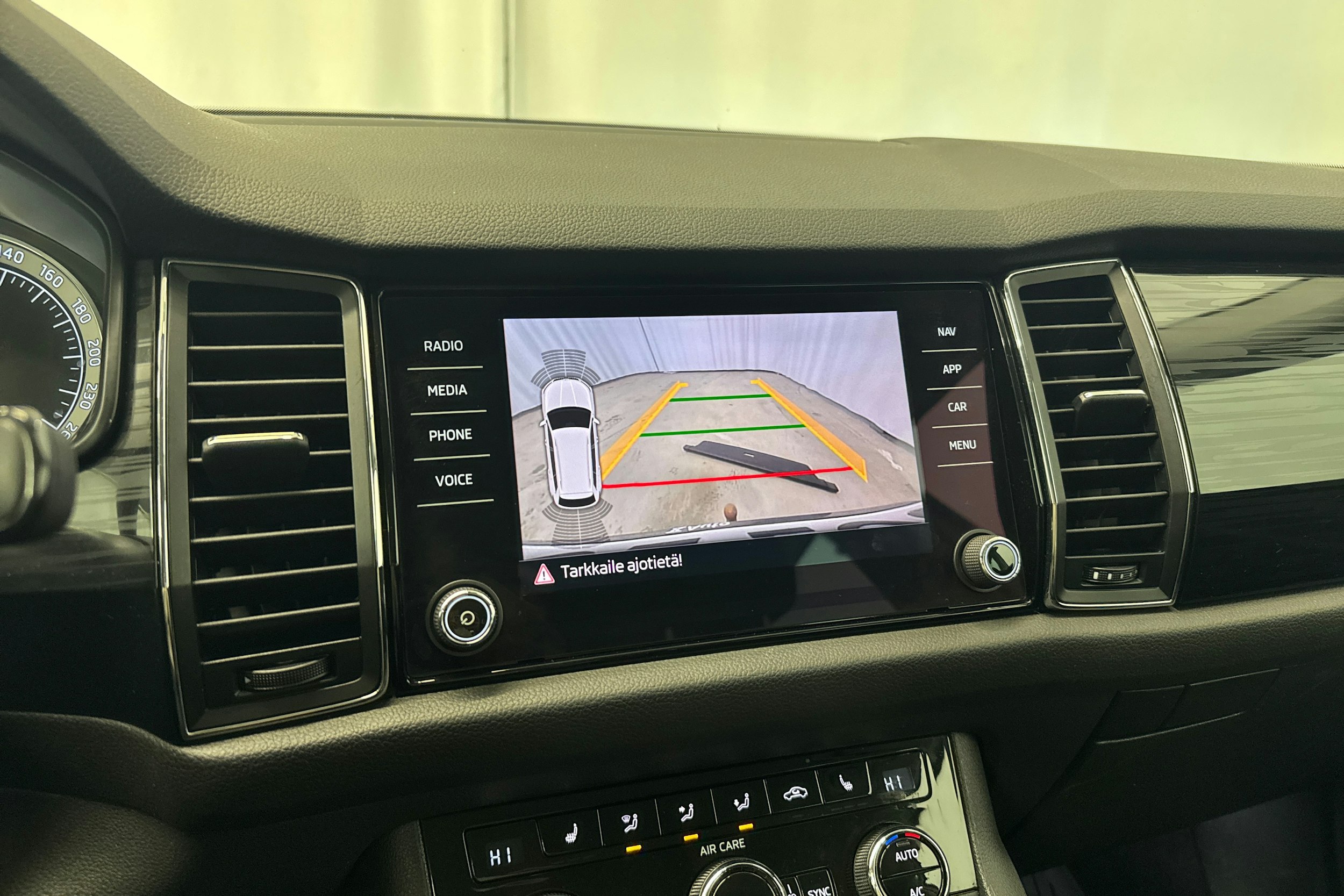 valkoinen Skoda Kodiaq 2017 kuva 21.