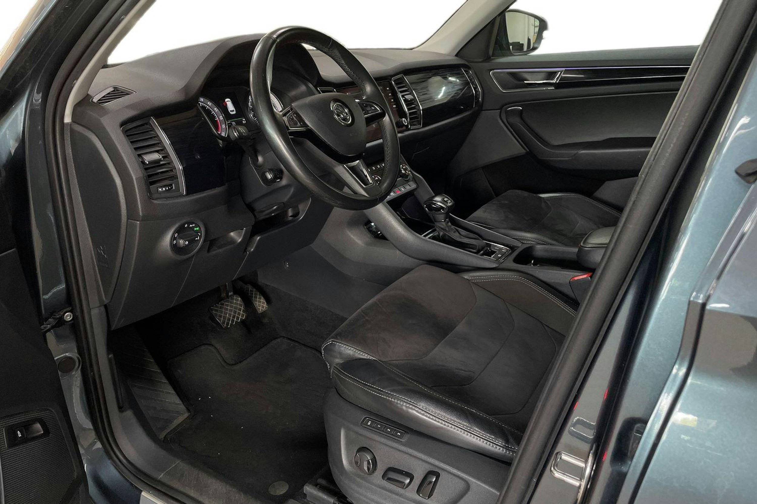 Harmaa Skoda KODIAQ 2017 kuva 6.