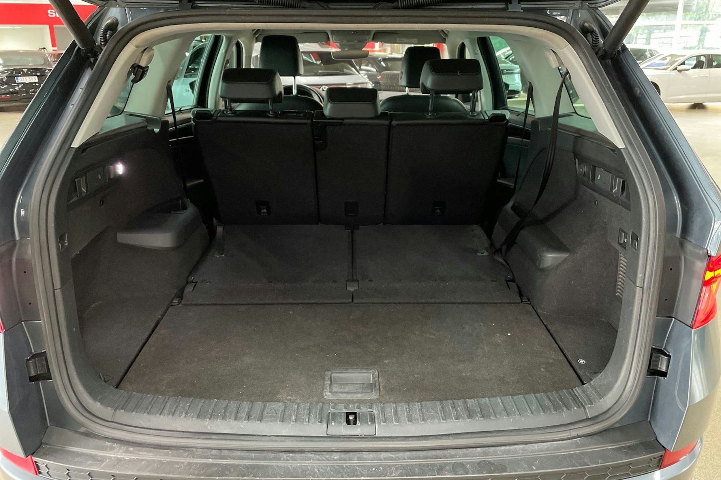 Harmaa Skoda KODIAQ 2017 kuva 13.