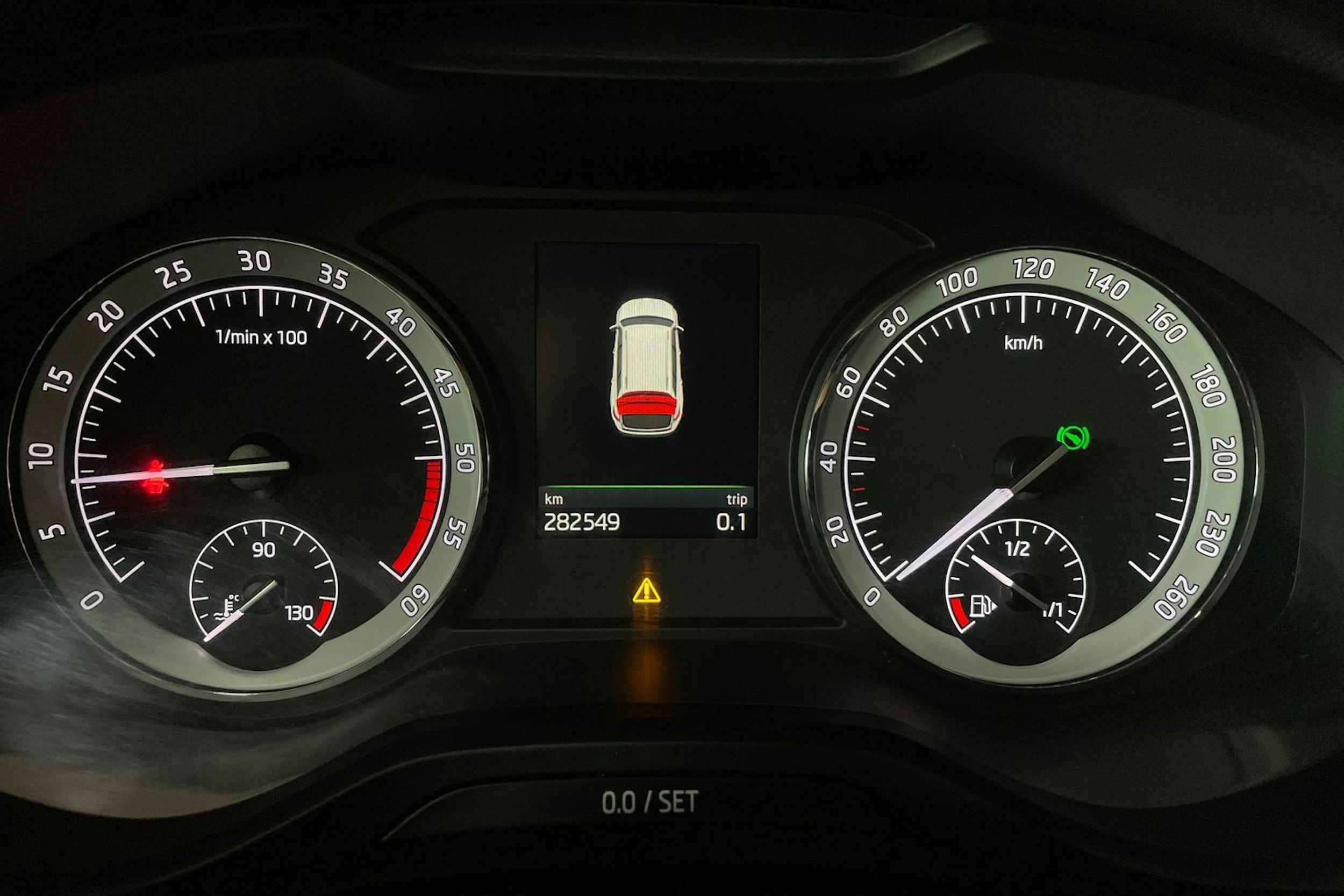 Harmaa Skoda KODIAQ 2017 kuva 15.