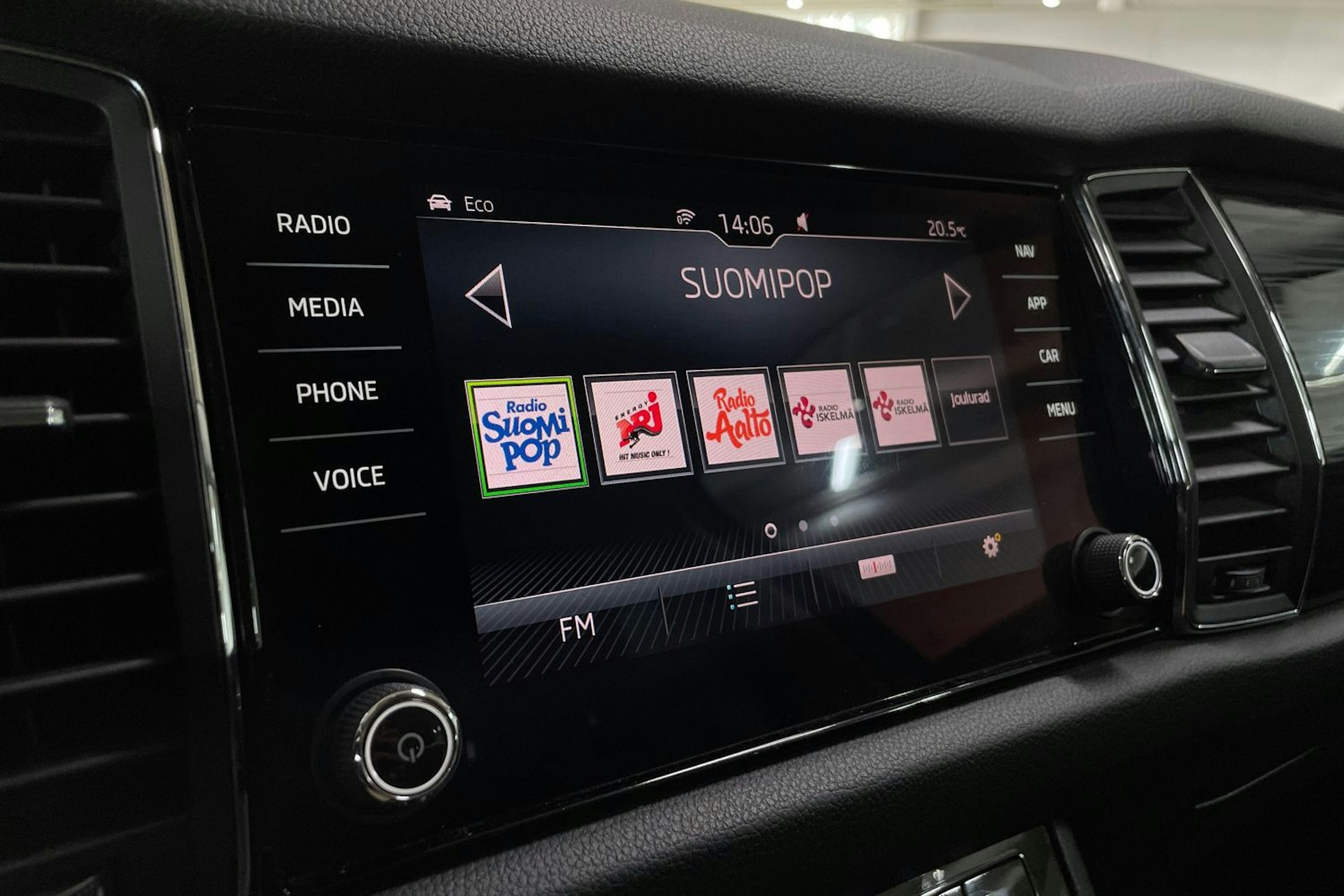 Harmaa Skoda KODIAQ 2017 kuva 18.