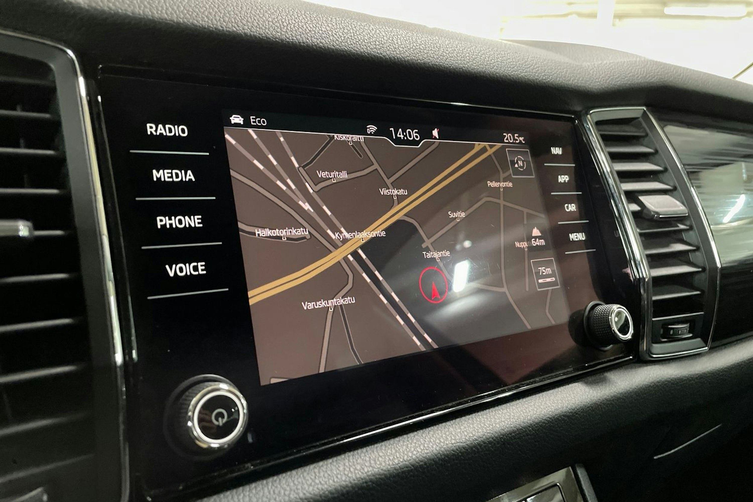 Harmaa Skoda KODIAQ 2017 kuva 20.